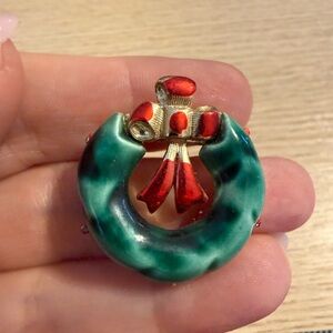 Vintage‎ Beatrix Christmas Wreath Brooch Red Bow Green Enamel Rhinestone Pin